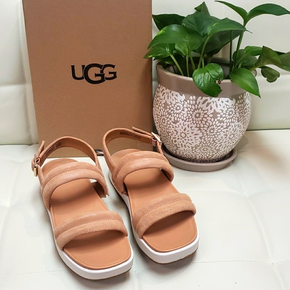 UGG Shoes - UGG Beige Lynnden Platform Sandal - Size 8.5